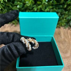 Elegant Pearl and Gold NewW/box earrings